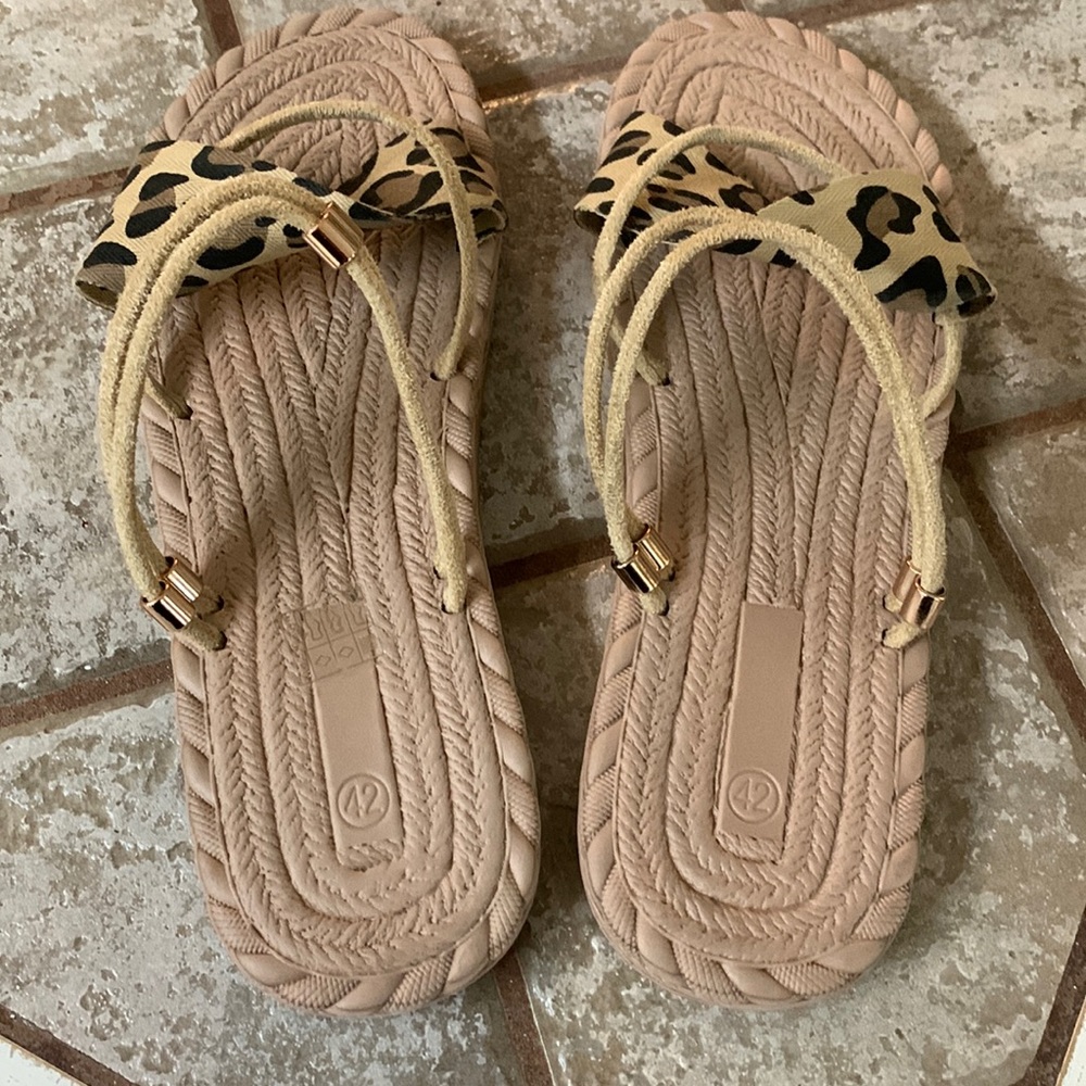 Leopard, strap, flip flop